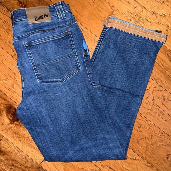 NWOT Duluth Trading Co. Men's
Ballroom Double Flex jeans Rain Medium Wash 33x34 - Picture 9 of 16